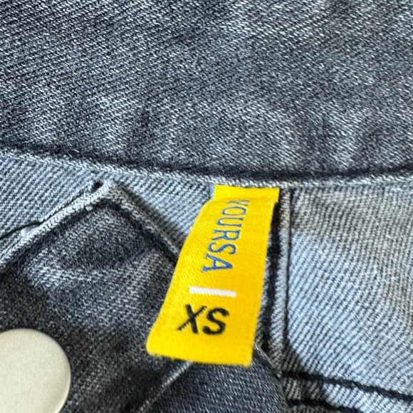 Jeans - Picture 2 of 3